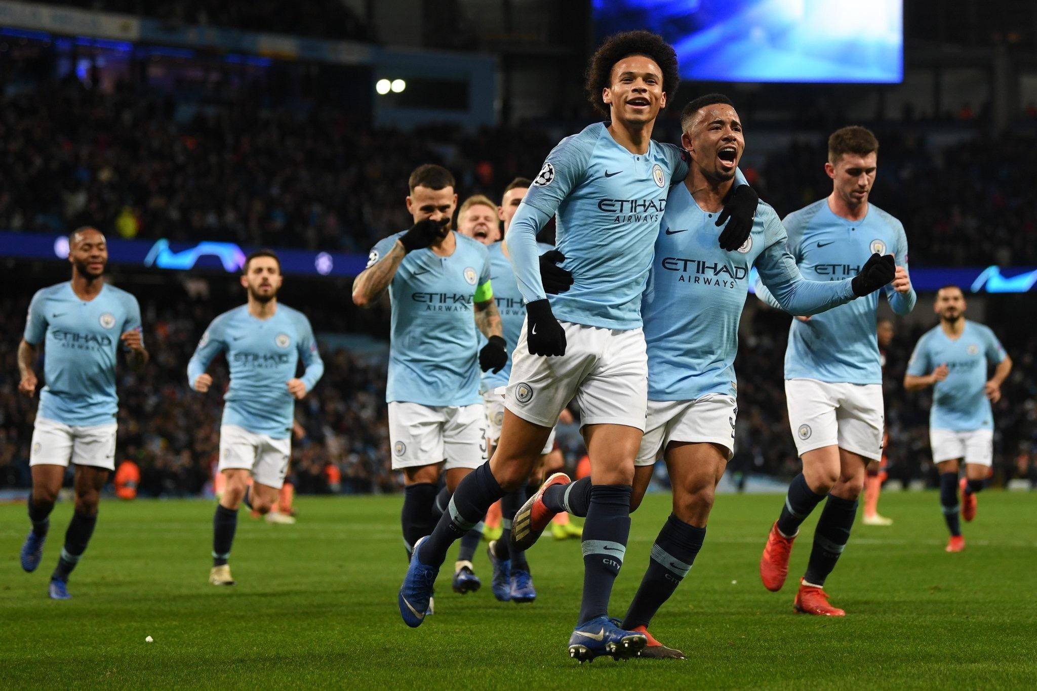 两队在中场 两队在中场